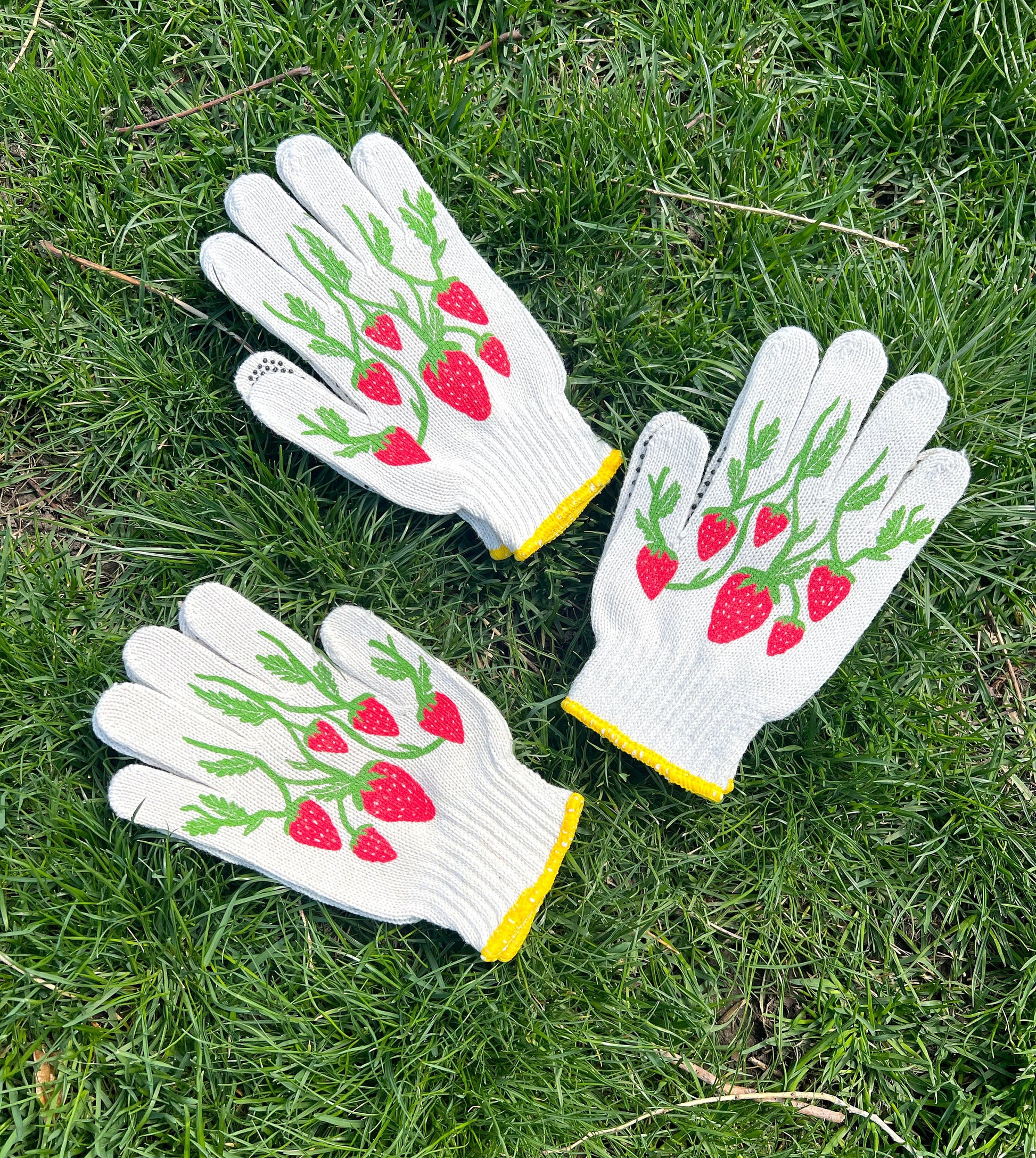 New! Strawberry Gardening Gloves | Garden Gloves | Gardening Tools