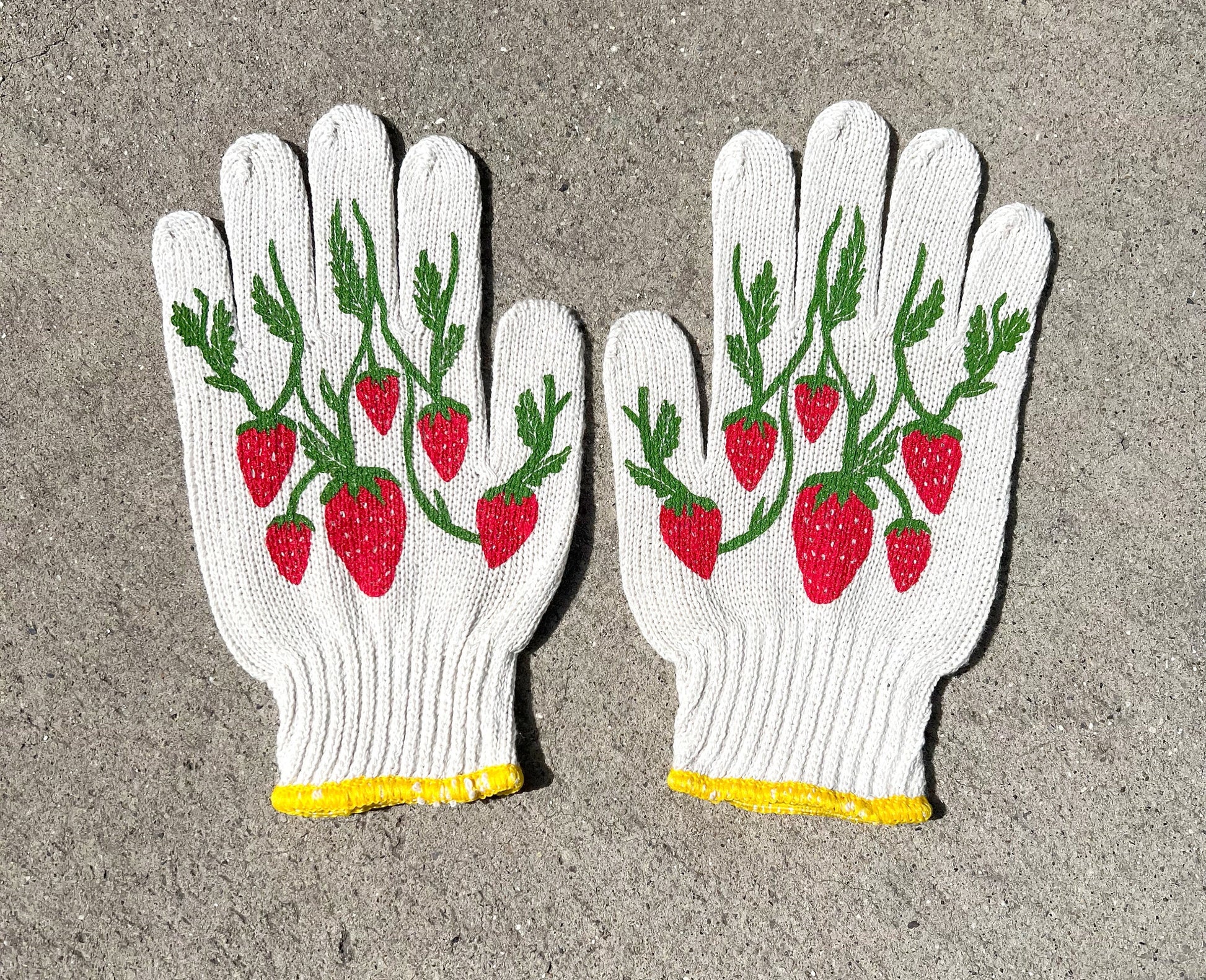 New! Strawberry Gardening Gloves | Garden Gloves | Gardening Tools
